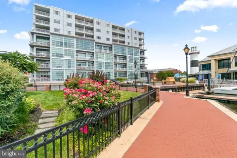 2702 Lighthouse Pt E #723, Baltimore, MD 21224 photo 3