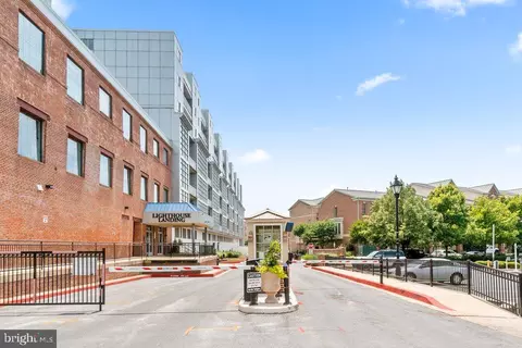 2702 Lighthouse Pt E #723, Baltimore, MD 21224 photo 2