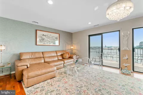 2702 Lighthouse Pt E #723, Baltimore, MD 21224 photo 20