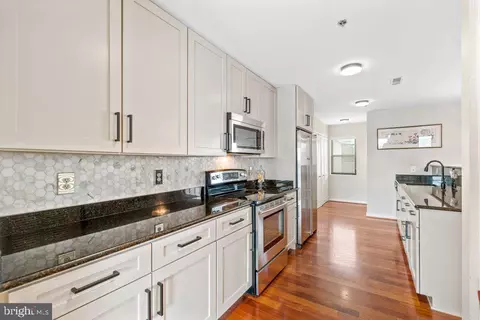 2702 Lighthouse Pt E #723, Baltimore, MD 21224 photo 13