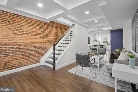 Entry Way - 1430 E Lanvale St, Baltimore, MD 21213 photo 4 of 10