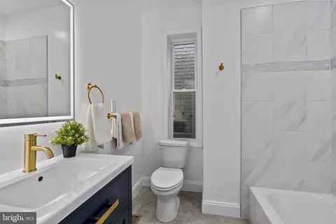 Bath - 1430 E Lanvale St, Baltimore, MD 21213 photo 2 of 7