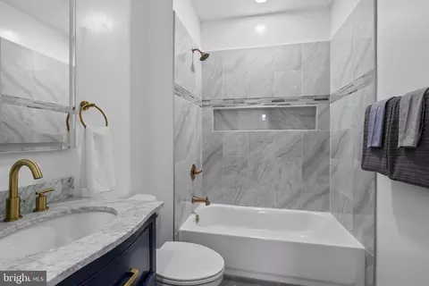 Bath - 1430 E Lanvale St, Baltimore, MD 21213 photo 4 of 7