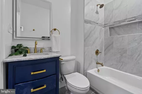 Bath - 1430 E Lanvale St, Baltimore, MD 21213 photo 5 of 7