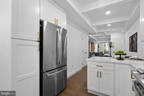Entry Way - 1430 E Lanvale St, Baltimore, MD 21213 photo 6 of 10