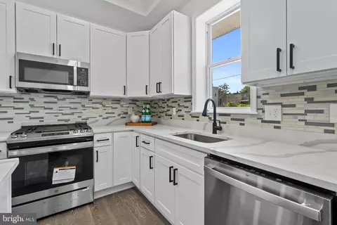 Kitchen - 1432 E Lanvale St, Baltimore, MD 21213 photo 3 of 4