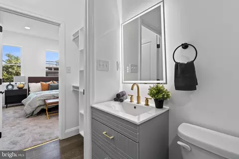 Bath - 1432 E Lanvale St, Baltimore, MD 21213 photo 5 of 9