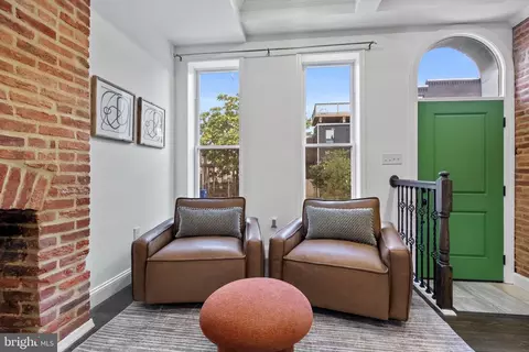 Entry Way - 1432 E Lanvale St, Baltimore, MD 21213 photo 2 of 12