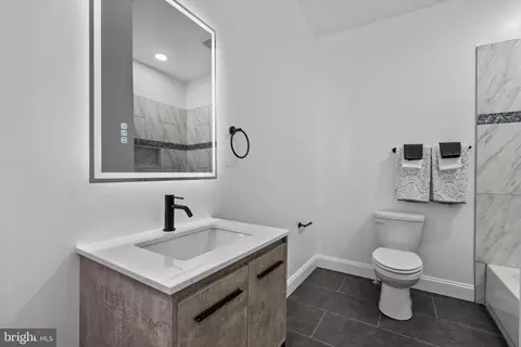 Bath - 1432 E Lanvale St, Baltimore, MD 21213 photo 2 of 9
