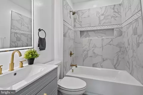 Bath - 1432 E Lanvale St, Baltimore, MD 21213 photo 4 of 9