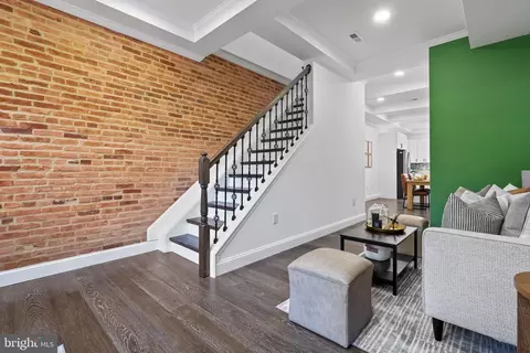 Entry Way - 1432 E Lanvale St, Baltimore, MD 21213 photo 4 of 12