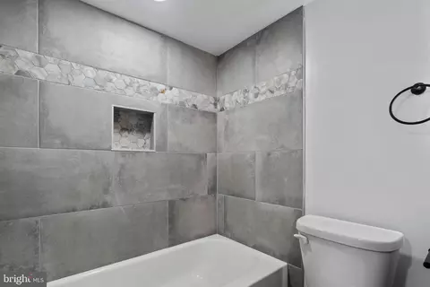 Bath - 1432 E Lanvale St, Baltimore, MD 21213 photo 9 of 9