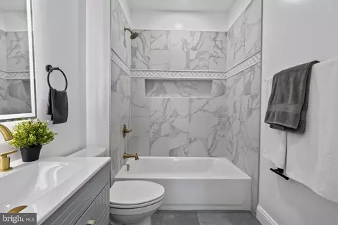 Bath - 1432 E Lanvale St, Baltimore, MD 21213 photo 6 of 9