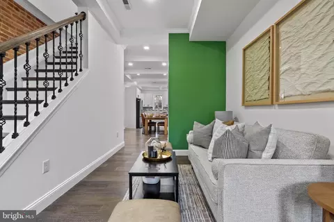Entry Way - 1432 E Lanvale St, Baltimore, MD 21213 photo 3 of 12