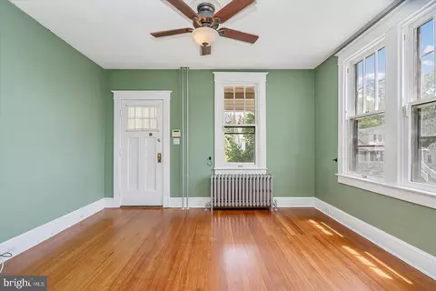 Living - 3209 Evergreen Ave, Baltimore, MD 21214 photo 2 of 3