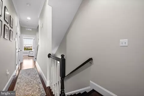 Entry Way - 1045 S Baylis St, Baltimore, MD 21224 photo 4 of 8