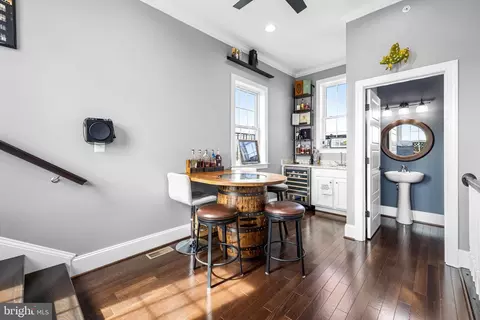 Entry Way - 1045 S Baylis St, Baltimore, MD 21224 photo 6 of 8