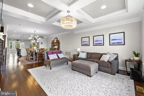 Entry Way - 1045 S Baylis St, Baltimore, MD 21224 photo 3 of 8