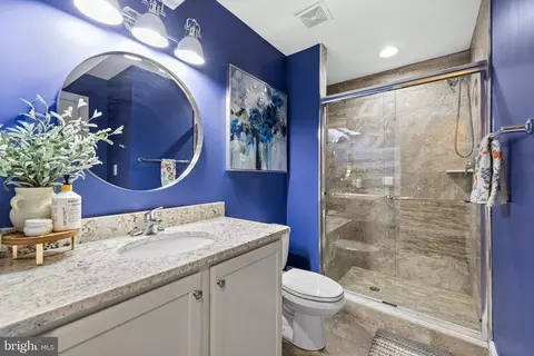 Bath - 1045 S Baylis St, Baltimore, MD 21224 photo 1 of 4