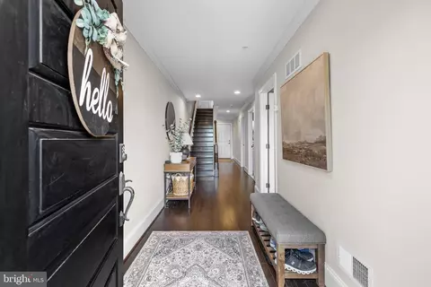Entry Way - 1045 S Baylis St, Baltimore, MD 21224 photo 2 of 8