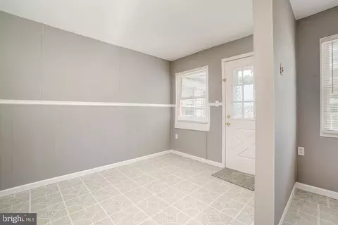 Entry Way - 3023 Georgetown Rd, Baltimore, MD 21230 photo 3 of 5