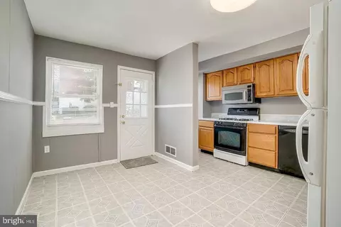 Entry Way - 3023 Georgetown Rd, Baltimore, MD 21230 photo 2 of 5