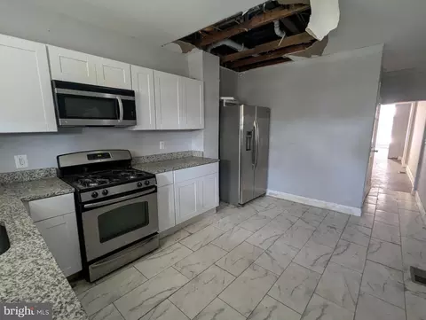 Entry Way - 413 E 22nd St, Baltimore, MD 21218 photo 2 of 3