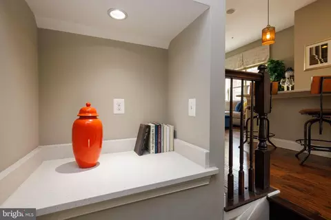 Entry Way - 1307 Steuart St, Baltimore, MD 21230 photo 4 of 12