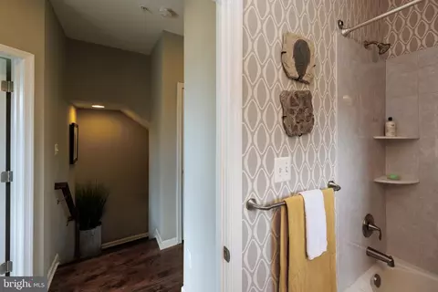 Entry Way - 1307 Steuart St, Baltimore, MD 21230 photo 10 of 12