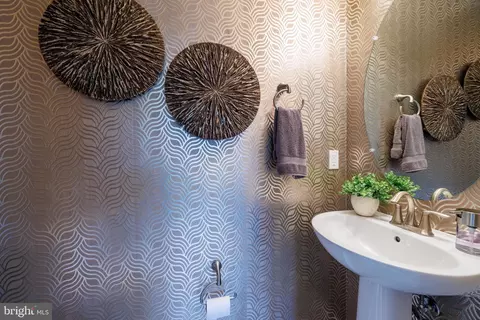 Entry Way - 1307 Steuart St, Baltimore, MD 21230 photo 2 of 12