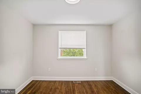 Bedroom - 3918 Glenhunt Rd, Baltimore, MD 21229 photo 4 of 6