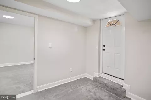 Entry Way - 3918 Glenhunt Rd, Baltimore, MD 21229 photo 3 of 3