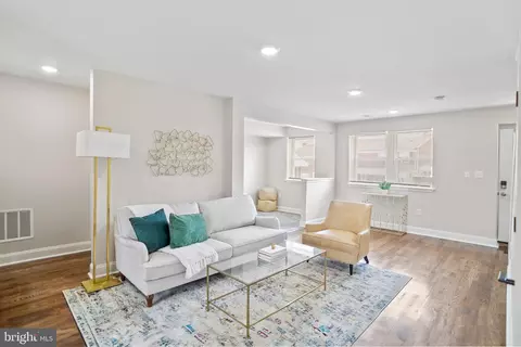 Living - 3918 Glenhunt Rd, Baltimore, MD 21229 photo 2 of 2