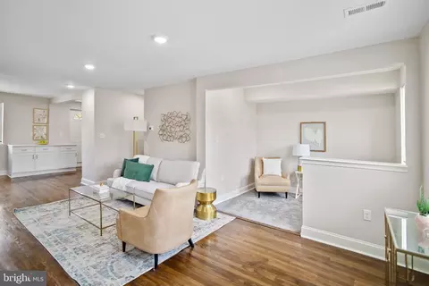 Living - 3918 Glenhunt Rd, Baltimore, MD 21229 photo 1 of 2