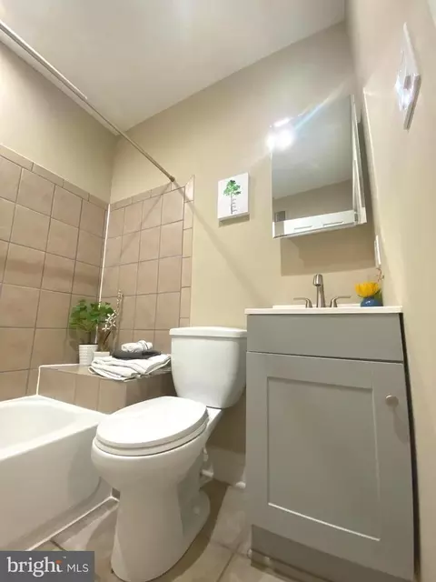 Bath - 3714 E Lombard St, Baltimore, MD 21224 photo 5 of 11