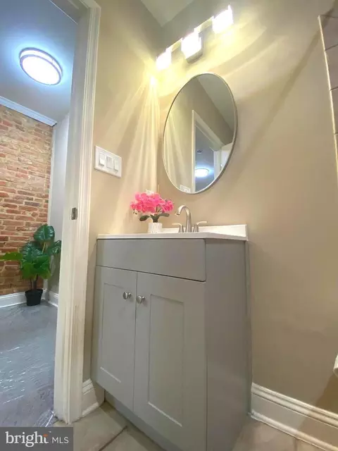 Bath - 3714 E Lombard St, Baltimore, MD 21224 photo 1 of 11