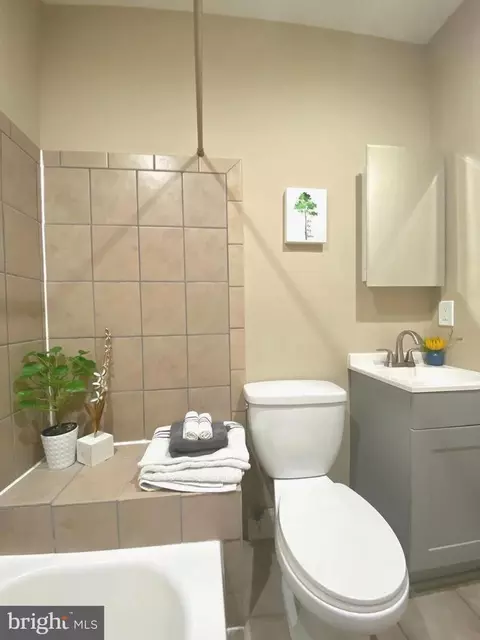Bath - 3714 E Lombard St, Baltimore, MD 21224 photo 4 of 11