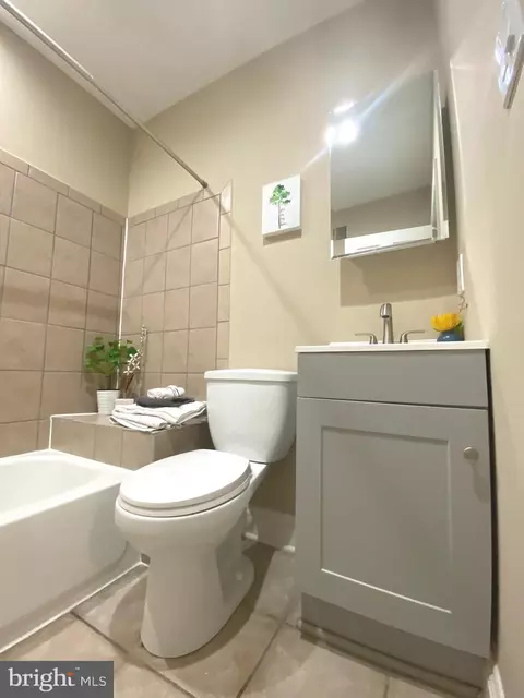 Bath - 3714 E Lombard St, Baltimore, MD 21224 photo 3 of 11