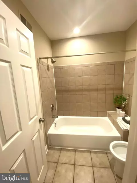 Bath - 3714 E Lombard St, Baltimore, MD 21224 photo 6 of 11
