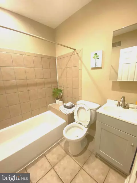 Bath - 3714 E Lombard St, Baltimore, MD 21224 photo 11 of 11