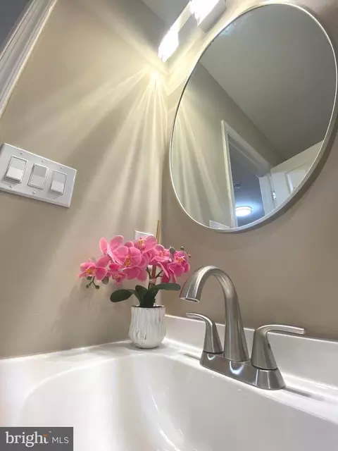 Bath - 3714 E Lombard St, Baltimore, MD 21224 photo 7 of 11