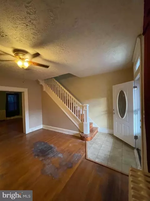 811 Unetta Ave, Baltimore, MD 21229 photo 2