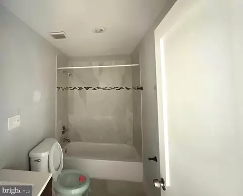 Entry Way - 6115 Moyer Ave, Baltimore, MD 21206 photo 2 of 4