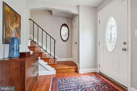 Entry Way - 854 Evesham Ave, Baltimore, MD 21212 photo 1 of 2