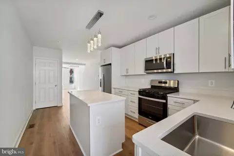 Entry Way - 1136 Nanticoke St, Baltimore, MD 21230 photo 5 of 8