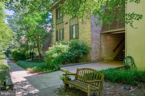 109 Cross Keys Rd #R109D, Baltimore, MD 21210