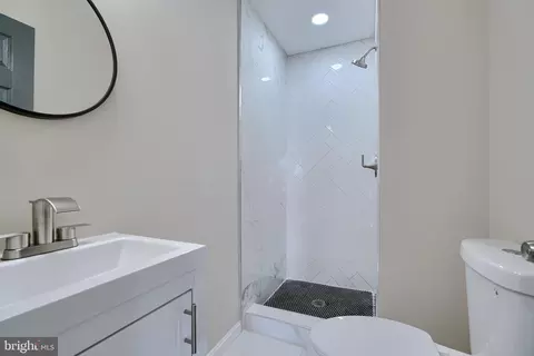 Bath - 2025 E 31st St, Baltimore, MD 21218 photo 2 of 10