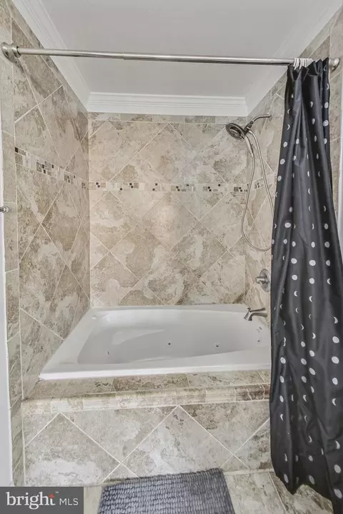 Bath - 312 S Regester St, Baltimore, MD 21231 photo 5 of 6