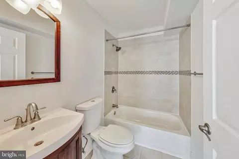 Bath - 312 S Regester St, Baltimore, MD 21231 photo 3 of 6