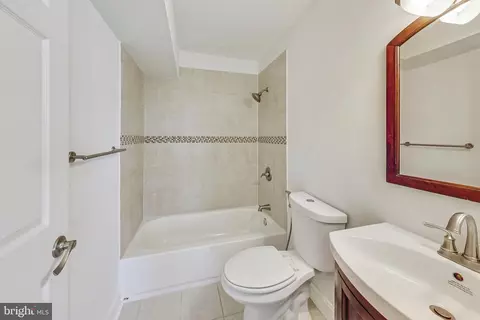 Bath - 312 S Regester St, Baltimore, MD 21231 photo 2 of 6